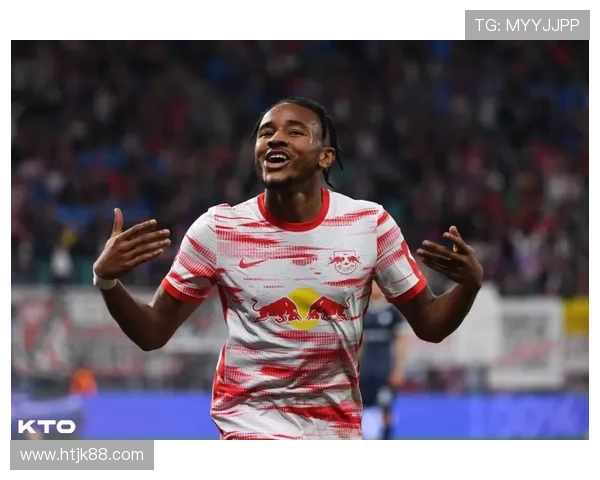 库穆布拉、谢迪拉和于尼瓦尔出席加盟发布会